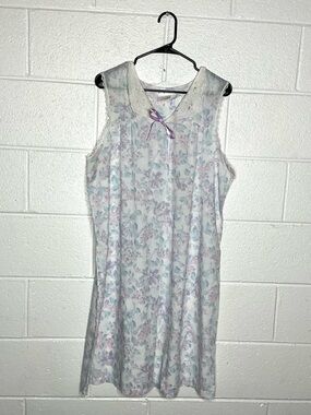 < Vintage Simply Basic Pastel Purple/Blue Floral Nightgown >